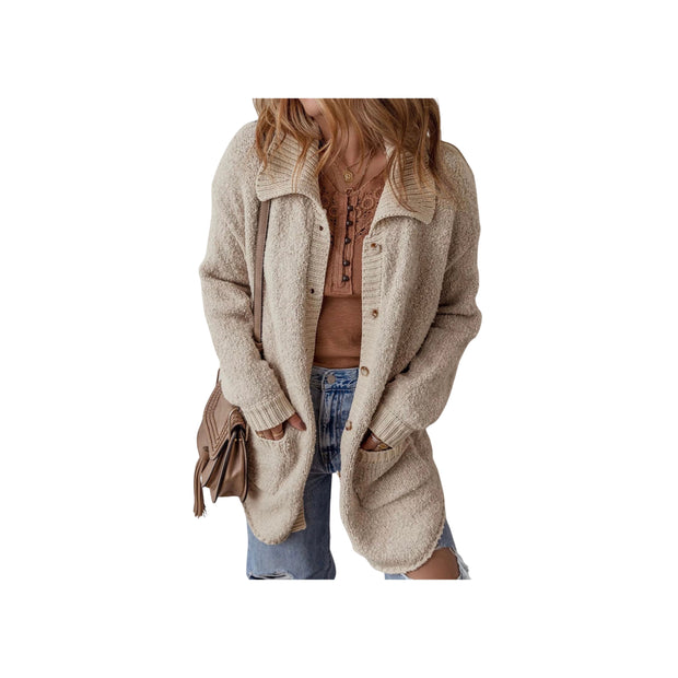 Cozy Button-Up Cardigan with Pockets – Long Sleeve Knit Sweater in beige worn casually with jeans.