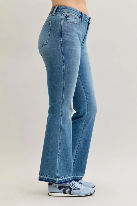 Judy Blue High-Waist Straight Leg Jeans – Tummy Control shown on a model from the side, highlighting the flattering fit.