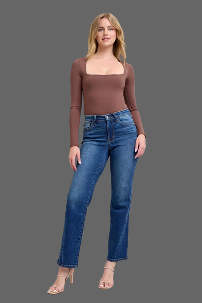 Model wearing Judy Blue Side Seam Detail Straight Jeans with Pockets paired with a fitted top and heels.